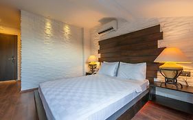 Manaspark Deluxe Hotel